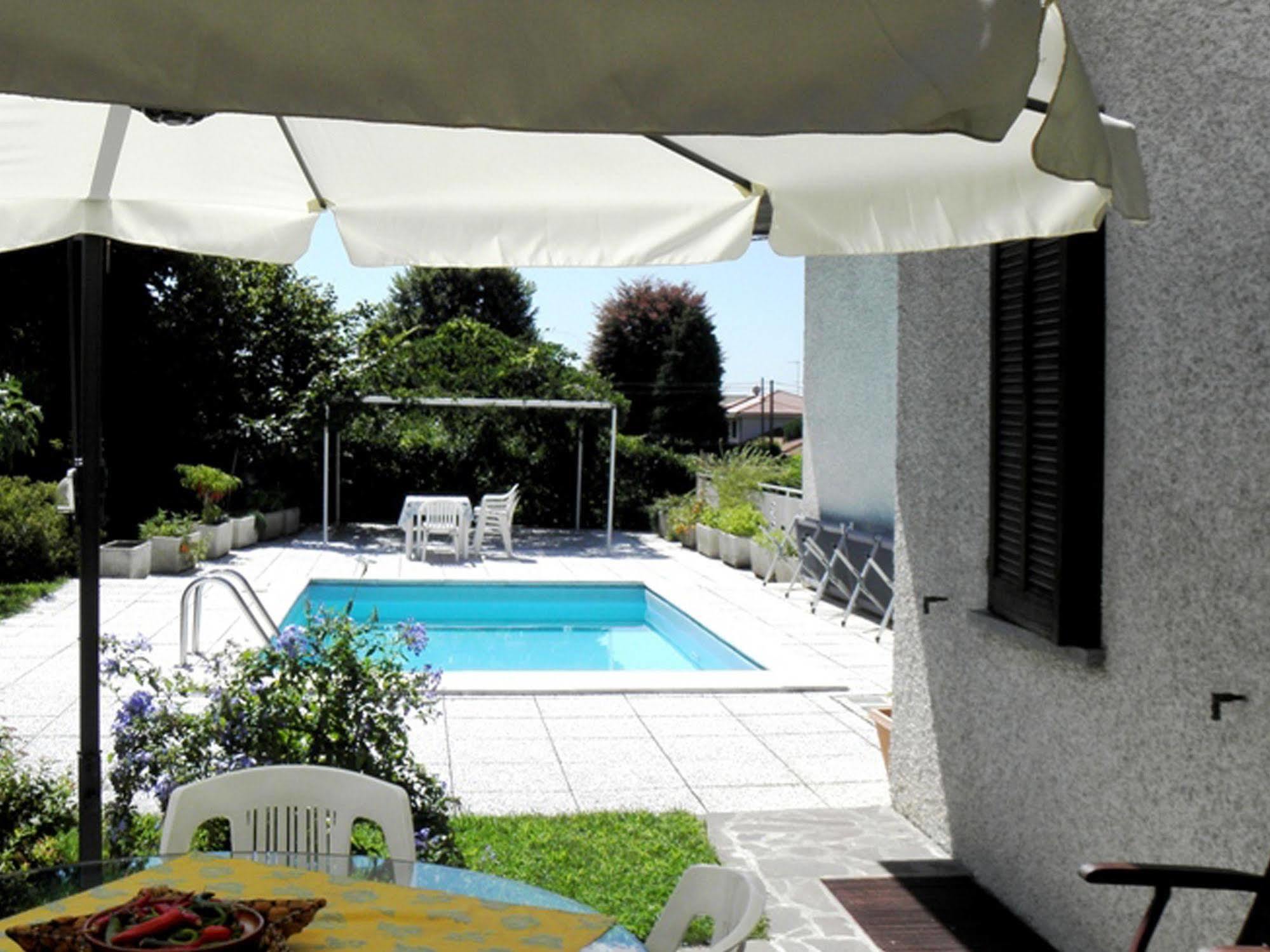 B&B Villa Monterosa Con Piscina Castronno Dış mekan fotoğraf